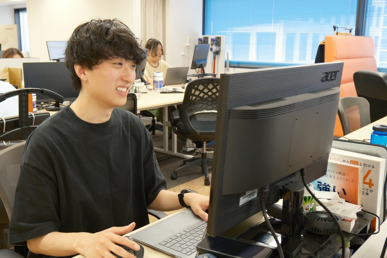 LLMOの戦略を分析する金子